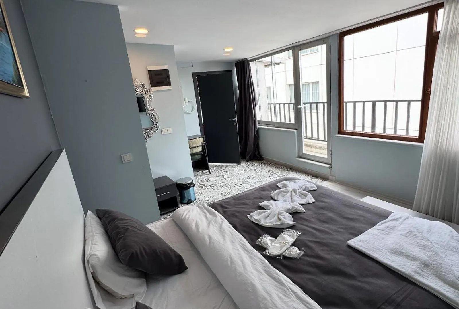 Taksim Escape Suites Hotel Стамбул 5*,  Турция